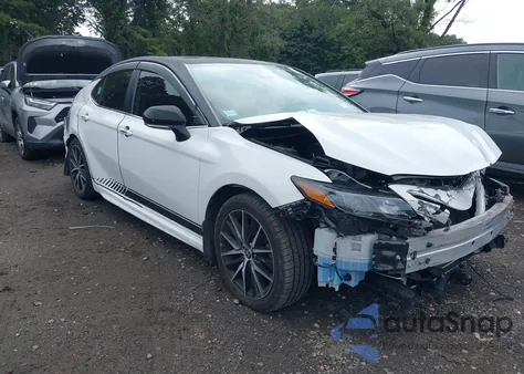2022 Toyota Camry Se z USA, uszkodzony, nr VIN 4T1T11AK4NU641826